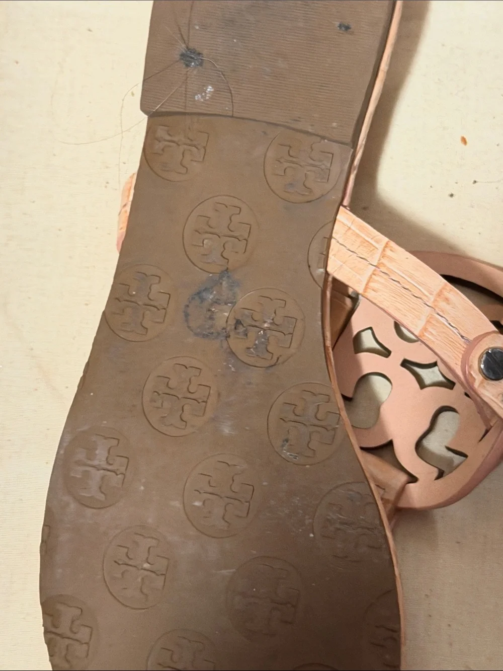 Tory Burch Sand Patent Leather Logo Thong Sandals - Sand